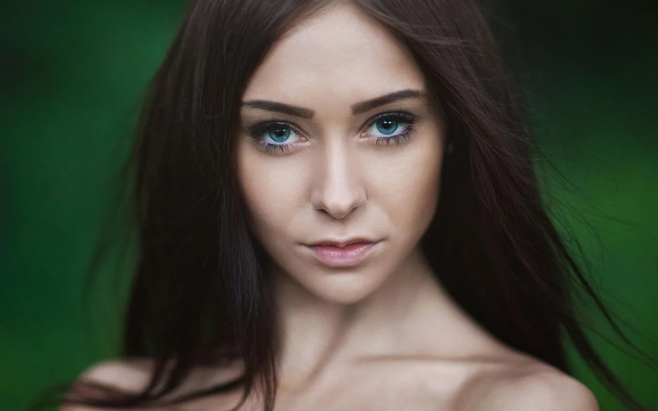 шатенка, взгляд, губы