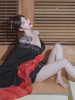 девушка, кореянка, грудь, ножки, ляжки, поза сидя, костюм, макияж