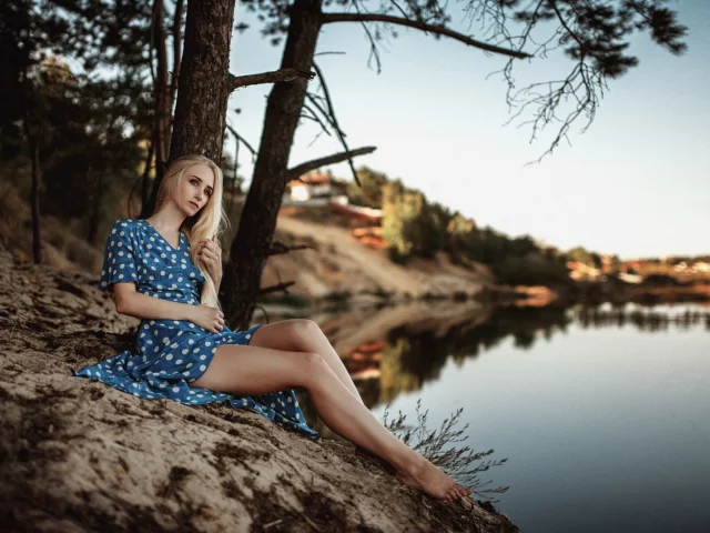 девушка, ножки, грудь, блондинка, платье в горошек, фигура, девушка у воды