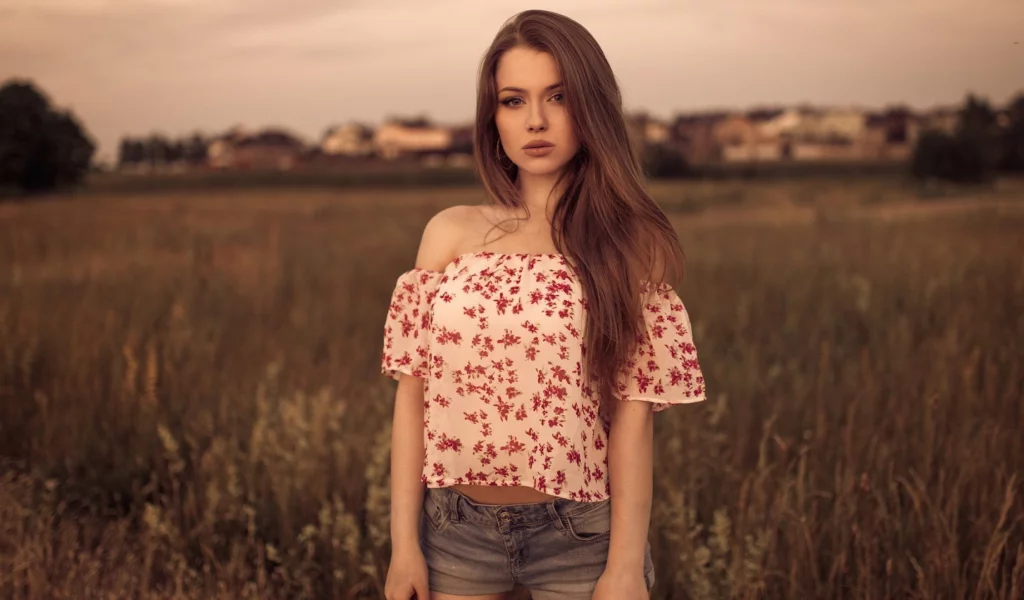девушка, грудь, русская девушка, брюнетка, цветная рубашка