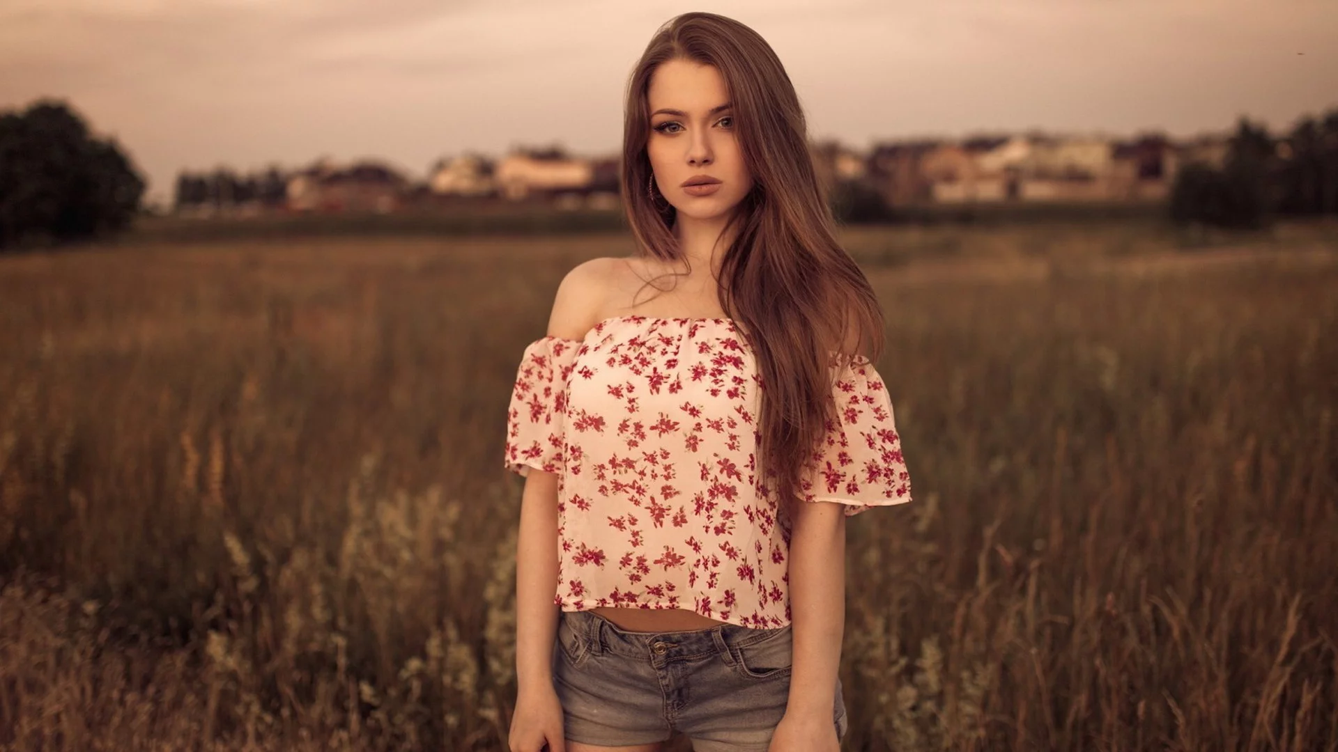 девушка, грудь, русская девушка, брюнетка, цветная рубашка