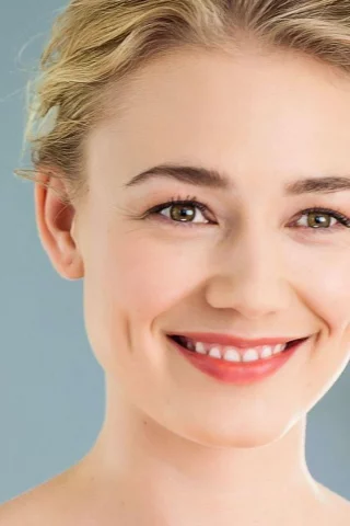 оксана акиньшина, девушка, актриса, макияж, крупно, улыбка, белые зубы, русская актриса, русская девушка, красивые глаза, блондинка