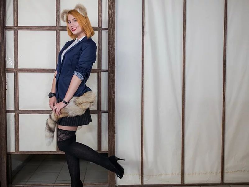 девушка, модель, мини юбка, черные чулки, девушка в мехах, грудь, ножки, шикарная фигура, девушка и ушки, рыжие волосы, рыжая девушка