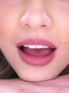 kylie page, девушка, порноактриса, открытый рот, рабочий рот, красивый носик, белые зубы, розовые губки, крупно, блондинка, щечки