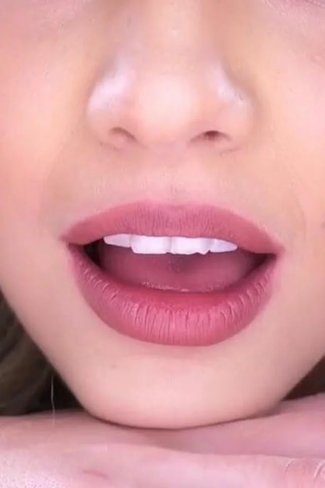 kylie page, девушка, порноактриса, открытый рот, рабочий рот, красивый носик, белые зубы, розовые губки, крупно, блондинка, щечки
