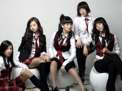 четыре девушки, грудь, ножки, фигура, школьницы, японки, белая рубашка, черные волосы