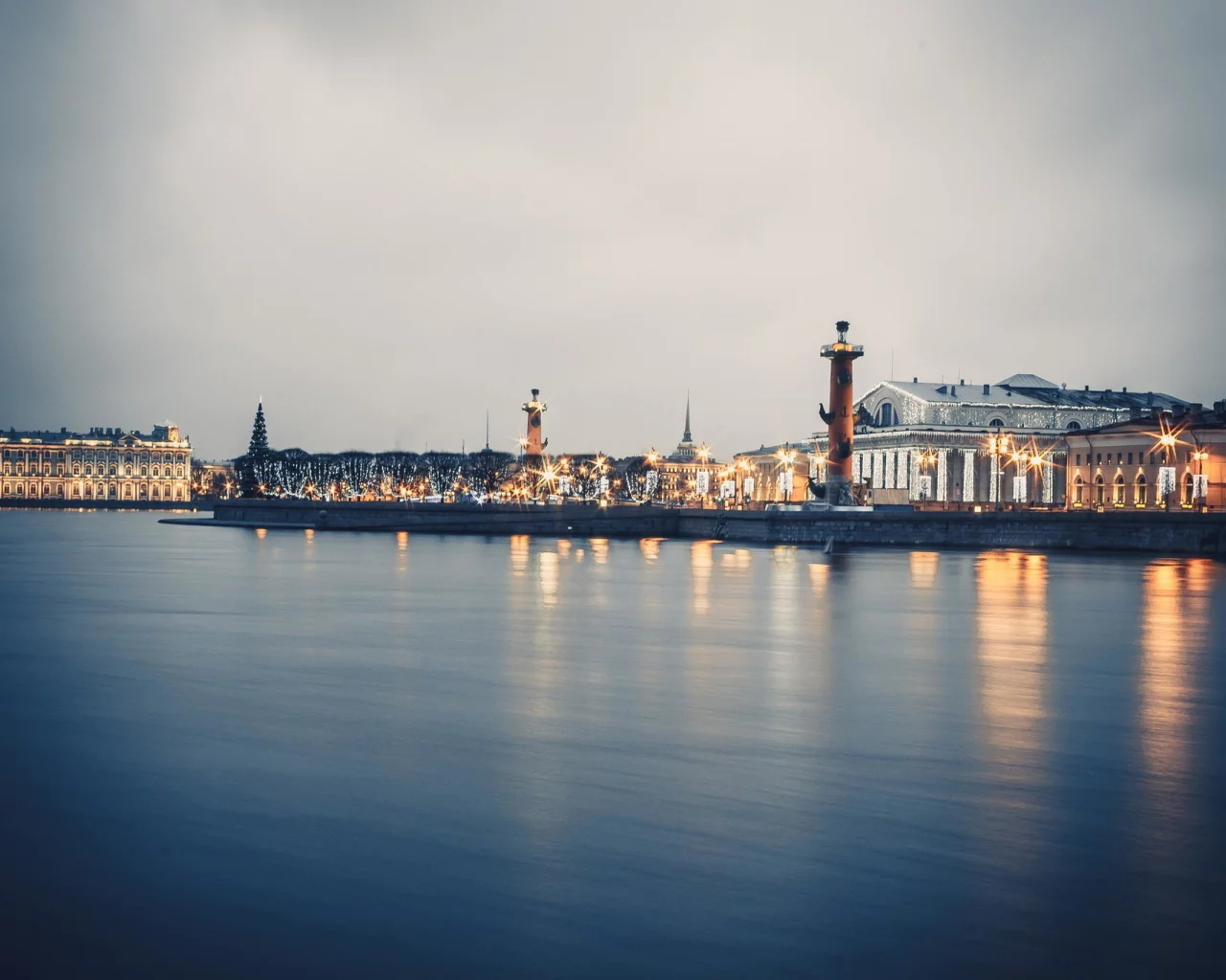 петербург, питер ночью, нева, ростральные колонны