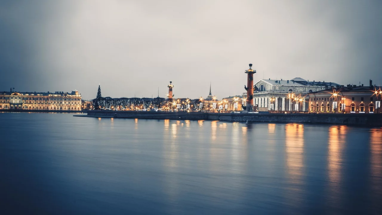 петербург, питер ночью, нева, ростральные колонны