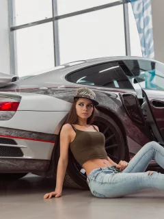 девушка, модель, стройная, милая, милашка, красивая, джинсы, майка, кепка, машина