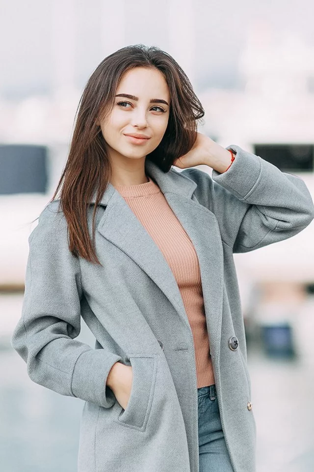 девушка, брюнетка, макияж, грудь, девушка в пальто, фигура
