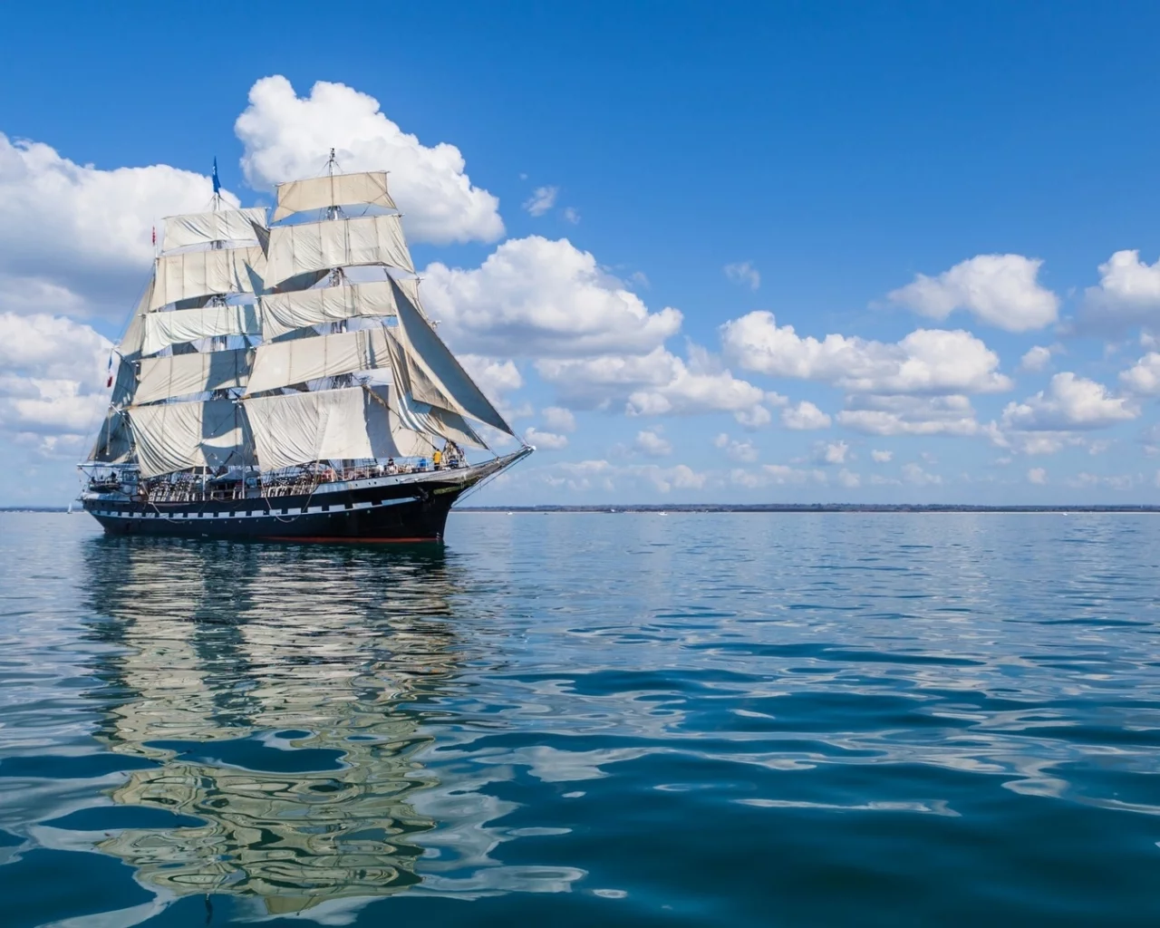 парусник, паруса, корабль, море, небо, облака