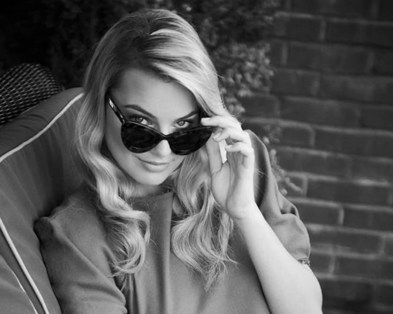 margot robbie, марго робби, девушка, грудь, актриса, макияж, шикарная девушка, фигуристое тело, точеная фигура, большие глаза, длинные реснички