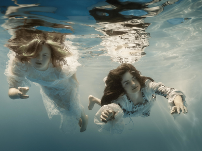 девушки, под водой