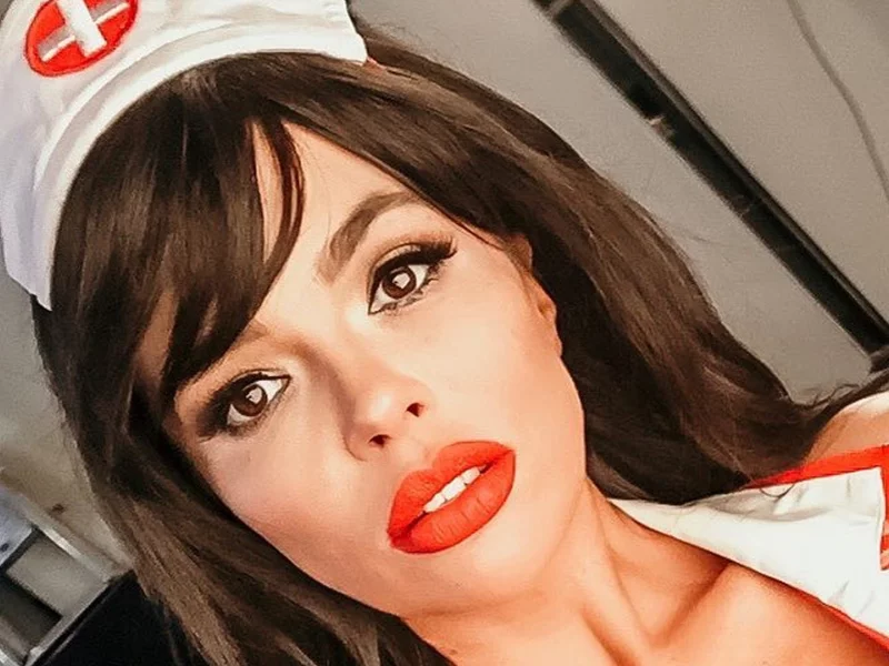 карина зверева, девушка, актриса, юмористка, грудь, ножки, попа, ляжки, шикарные волосы, фигуристое тело, длинные волосы, макияж
