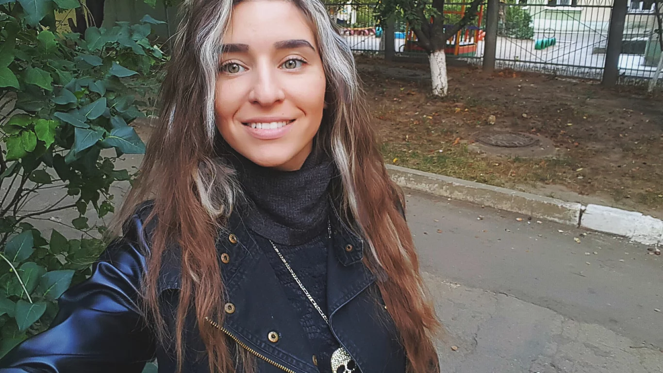 девушка, улица, улыбка