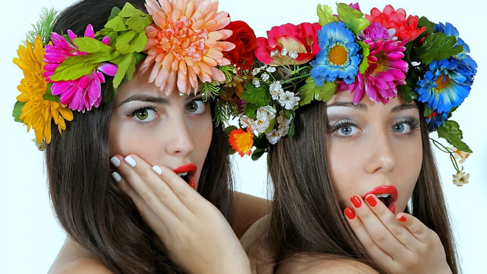 девушки, венки, на голове