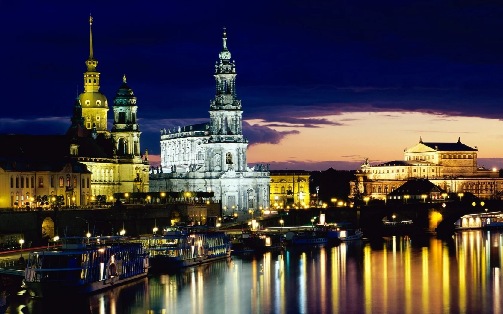 город, вечер, река