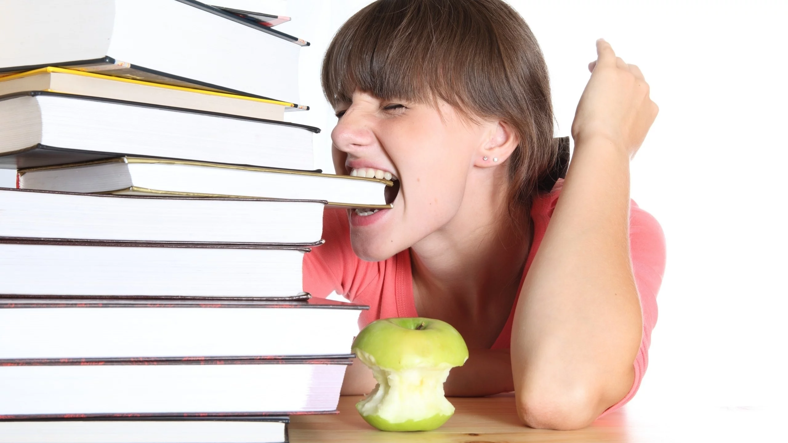 девушка, голодная, кусает, книгу