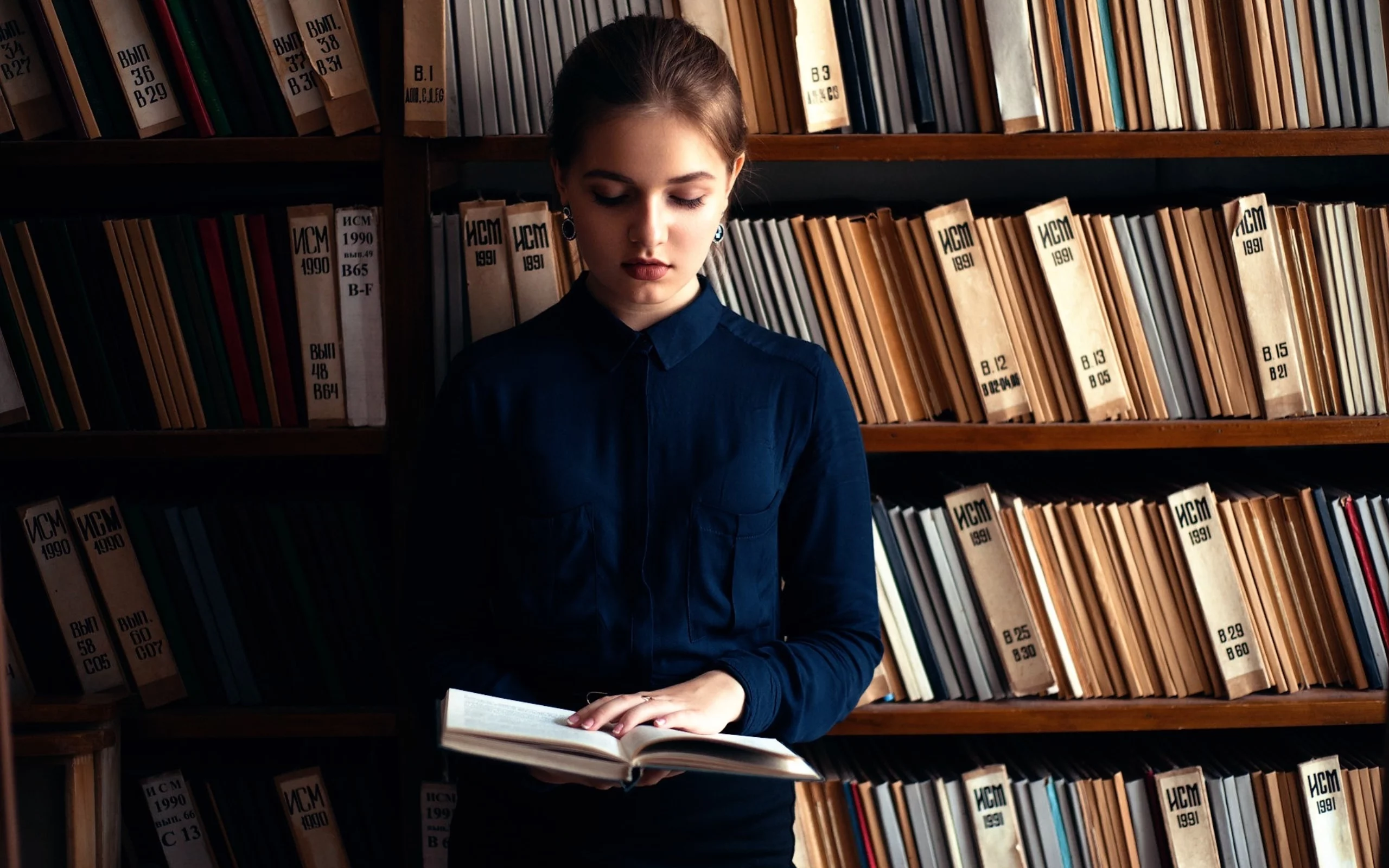 девушка, читает, книгу