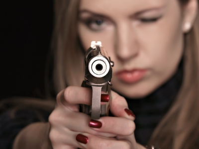 девушка, взгляд, пистолет