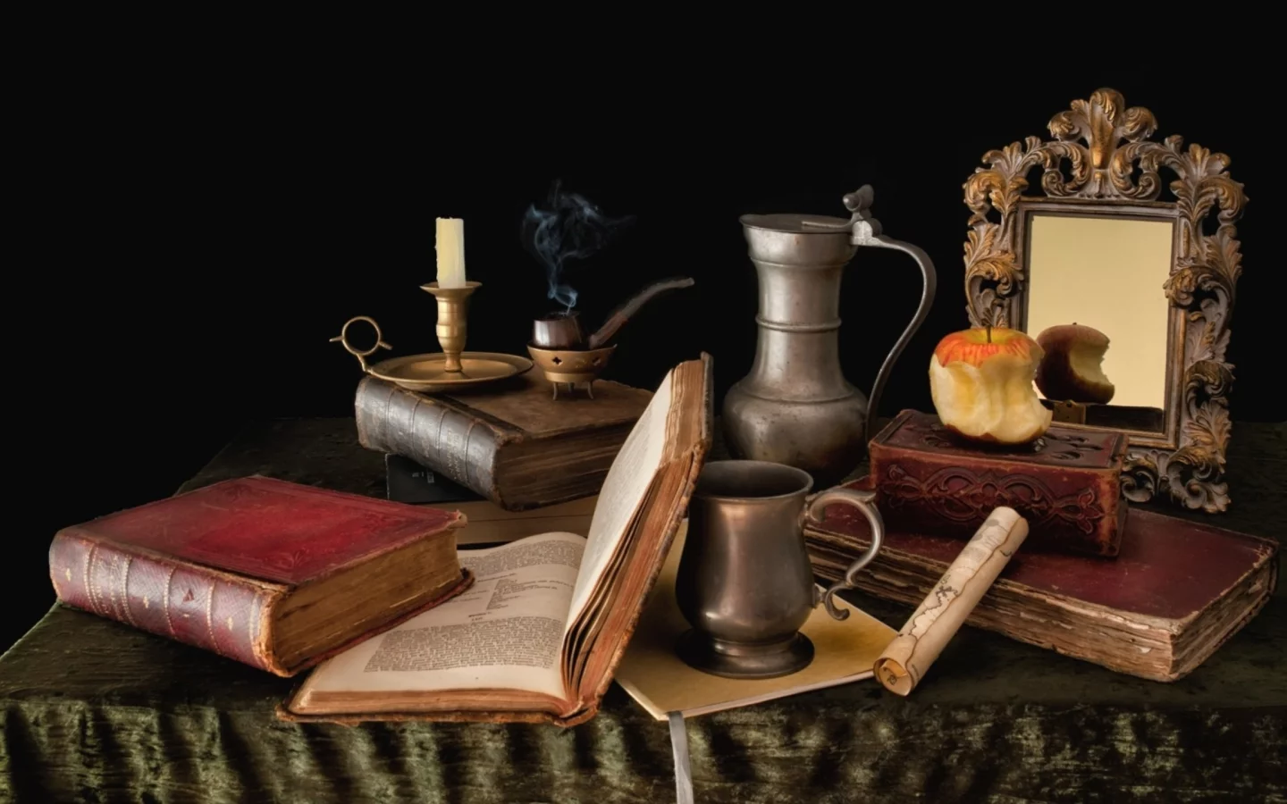 книги, кувшин, яблоко, огрызок