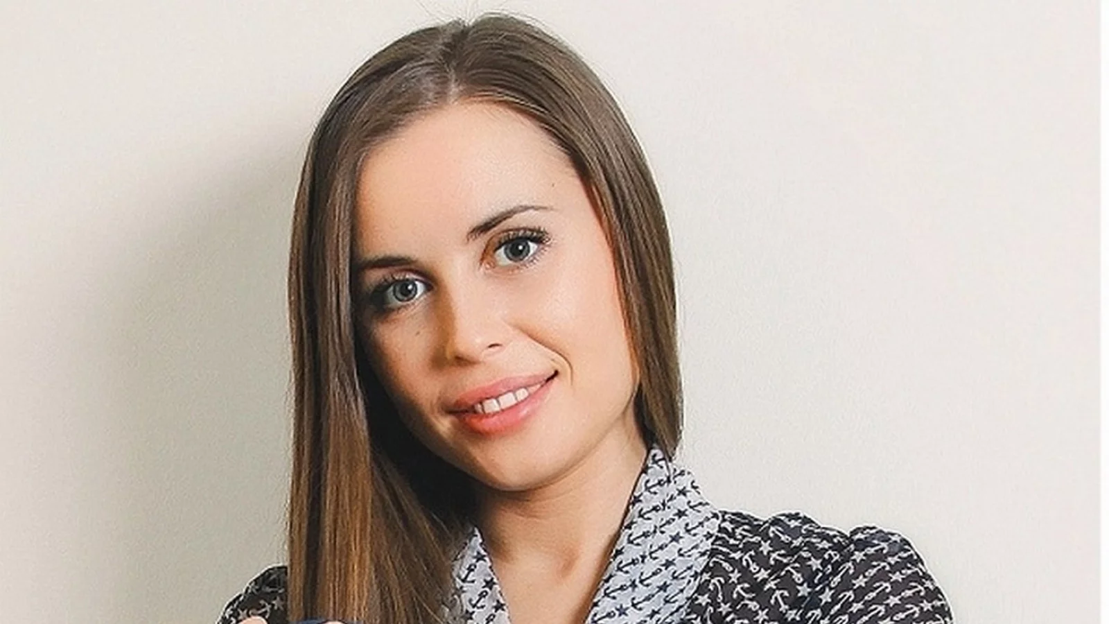 юлия михалкова, девушка, актриса, макияж, красивые глазки, уральские пельмени, ножки, грудь, длинные волосы