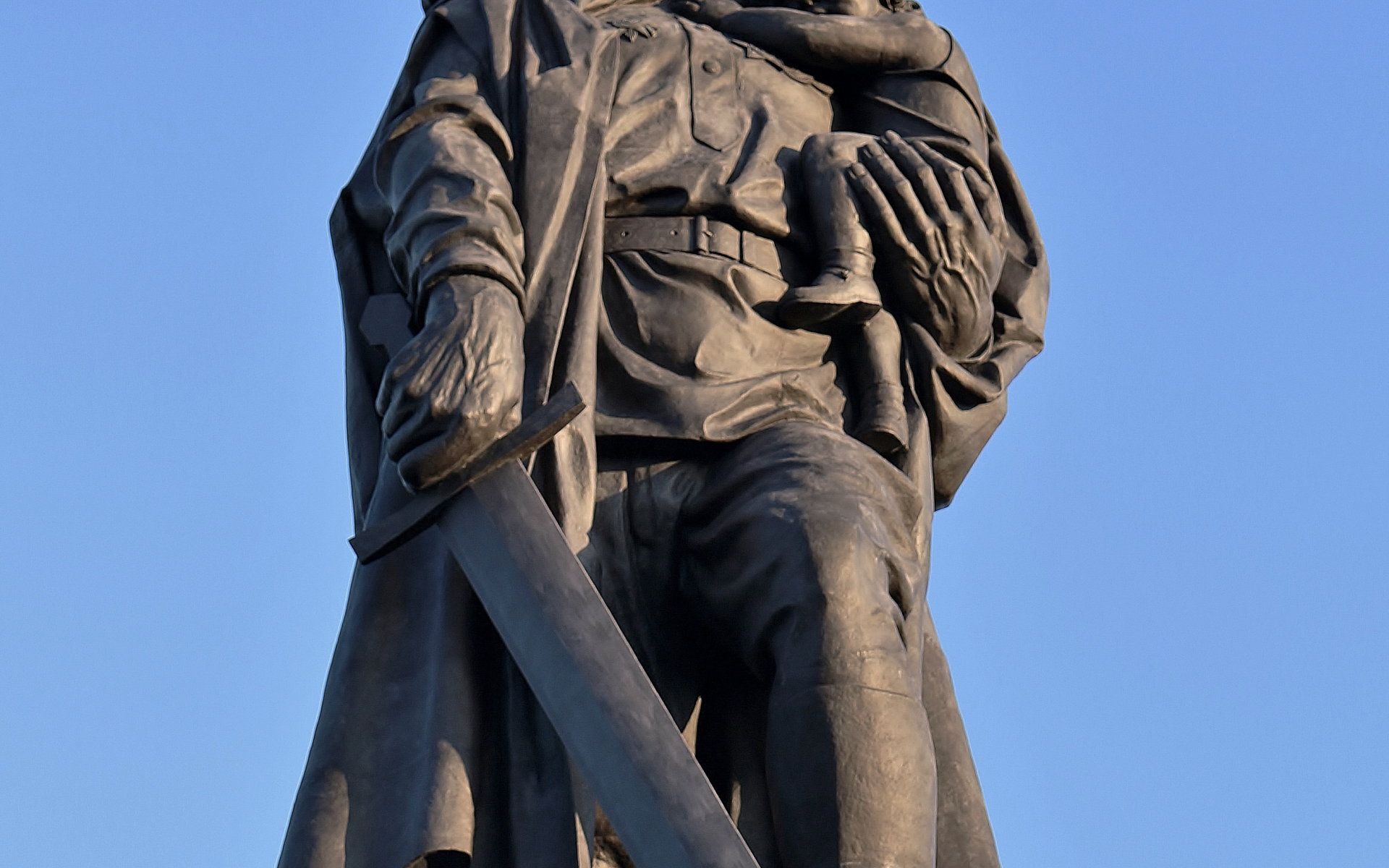 Памятник советскому воину освободителю в трептов парке