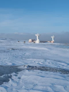 геодезическая, обсерватория, новый олесунн, ню олесунн, норвегия, антенна, снег, лёд, небо