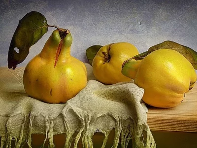груши, лежат, на столе