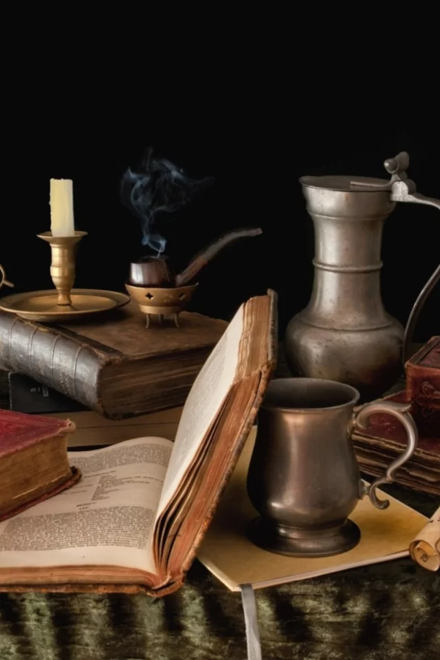 книги, кувшин, яблоко, огрызок