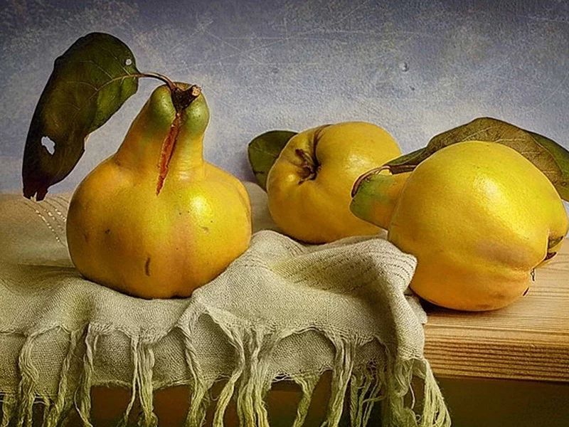 груши, лежат, на столе