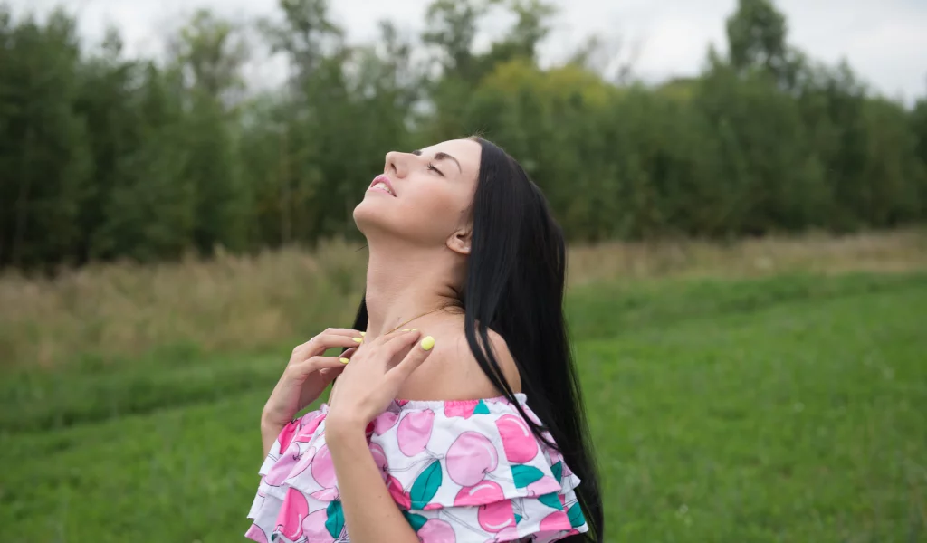 девушки, поле