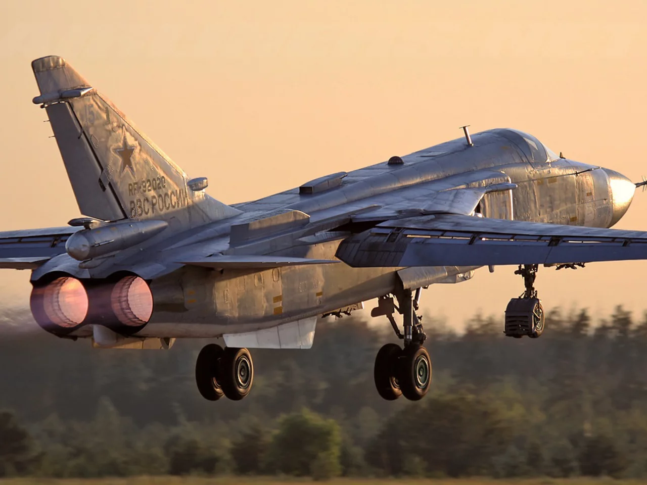 самолёт, су24м