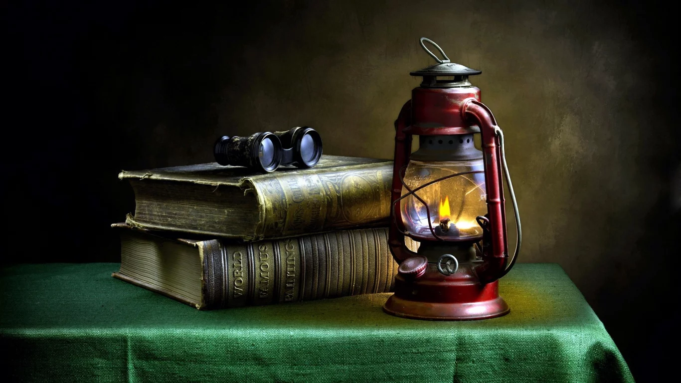книги, скатерть, лампа