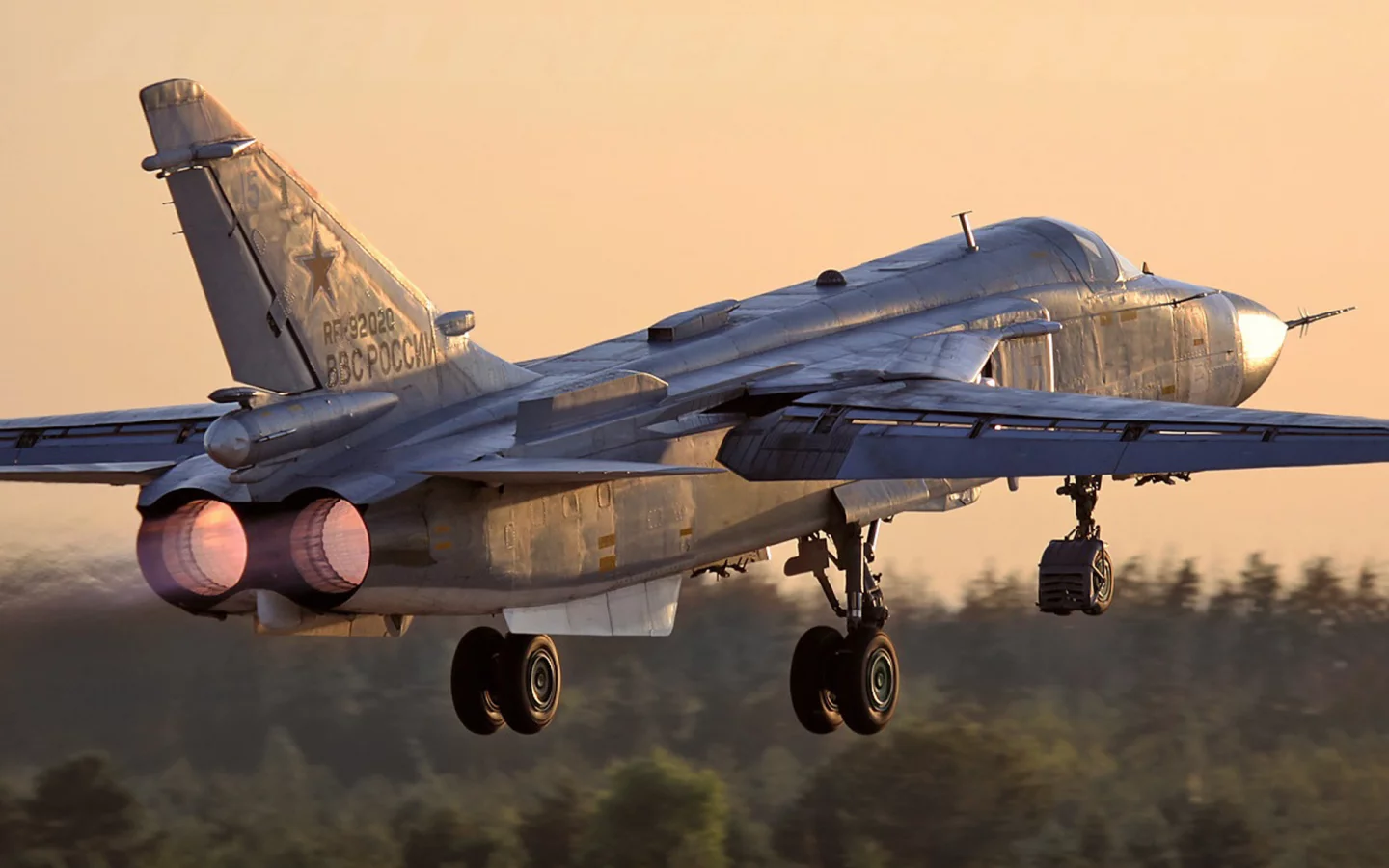 самолёт, су24м