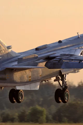 самолёт, су24м