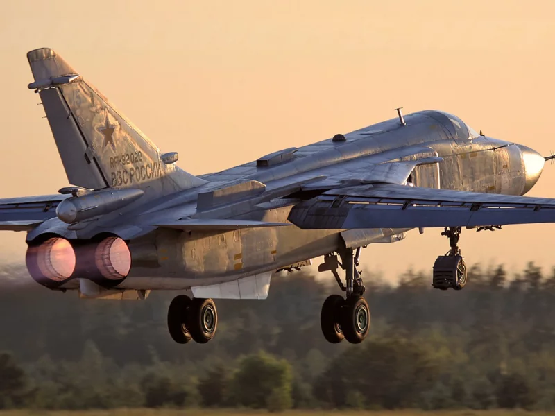 самолёт, су24м