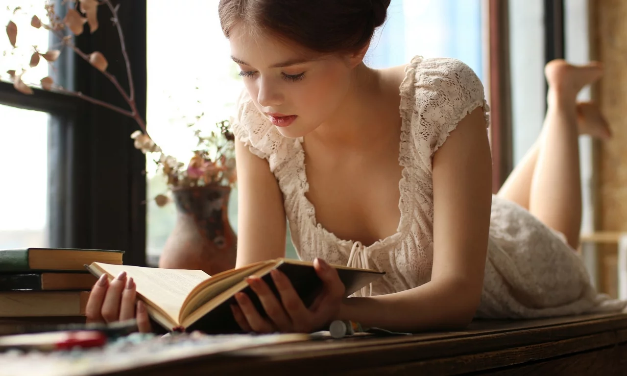 девушки, книга