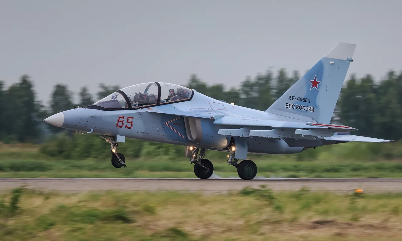 як130, самолёт, учебнобоевой