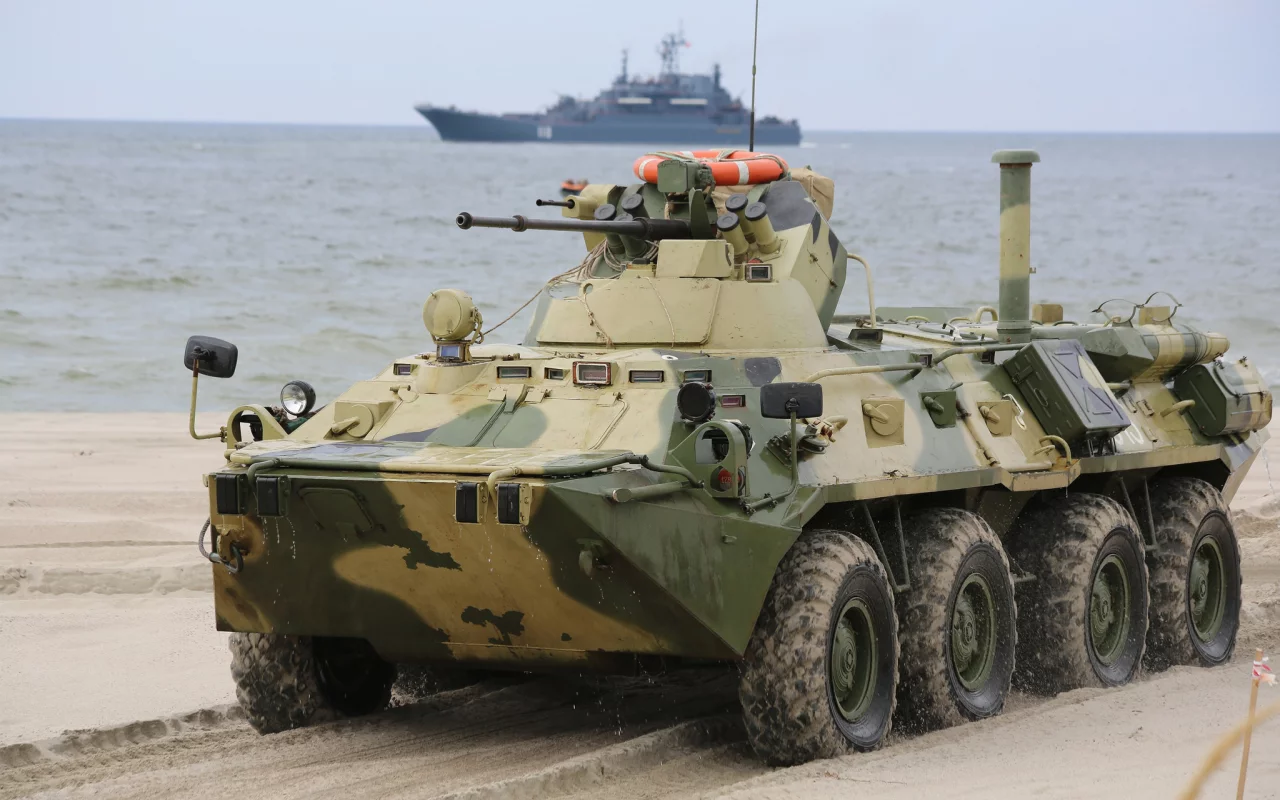 бтр, побережье, море