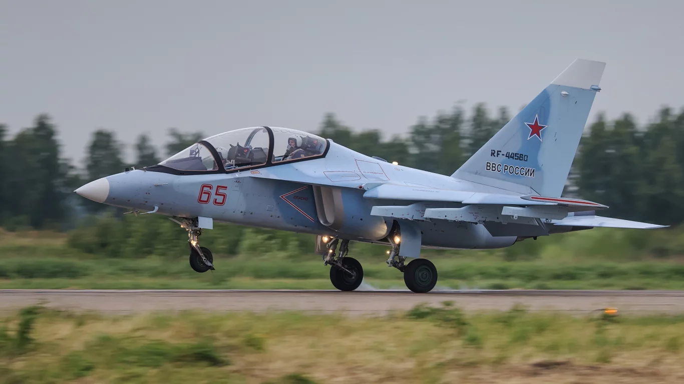 як130, самолёт, учебнобоевой