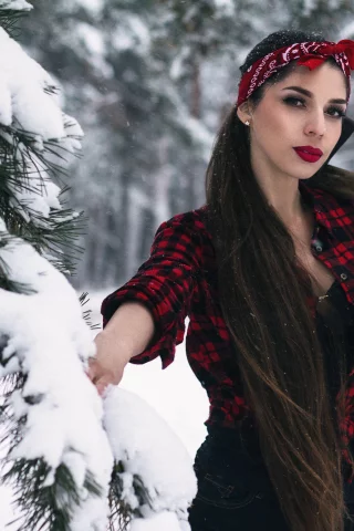 лес, топор, девушка