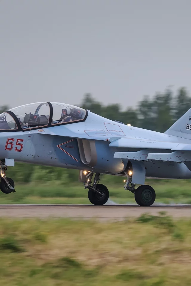 як130, самолёт, учебнобоевой