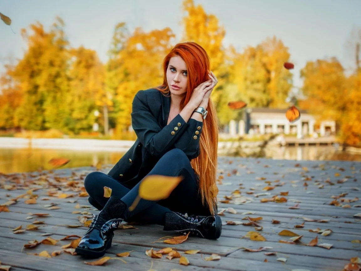 девушка, рыжая, длинные волосы, осень, листья, река