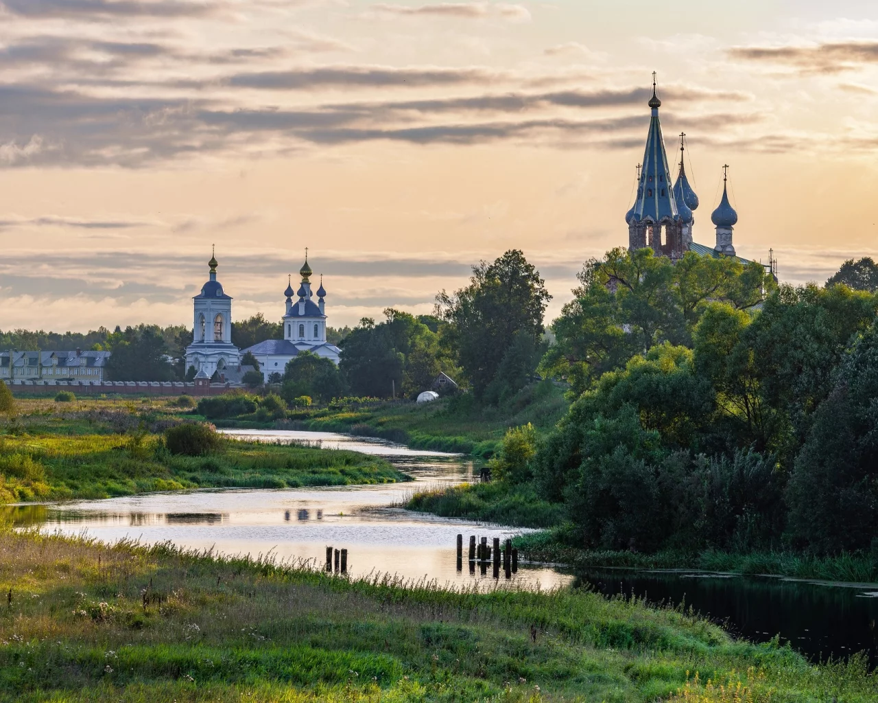 река, лес