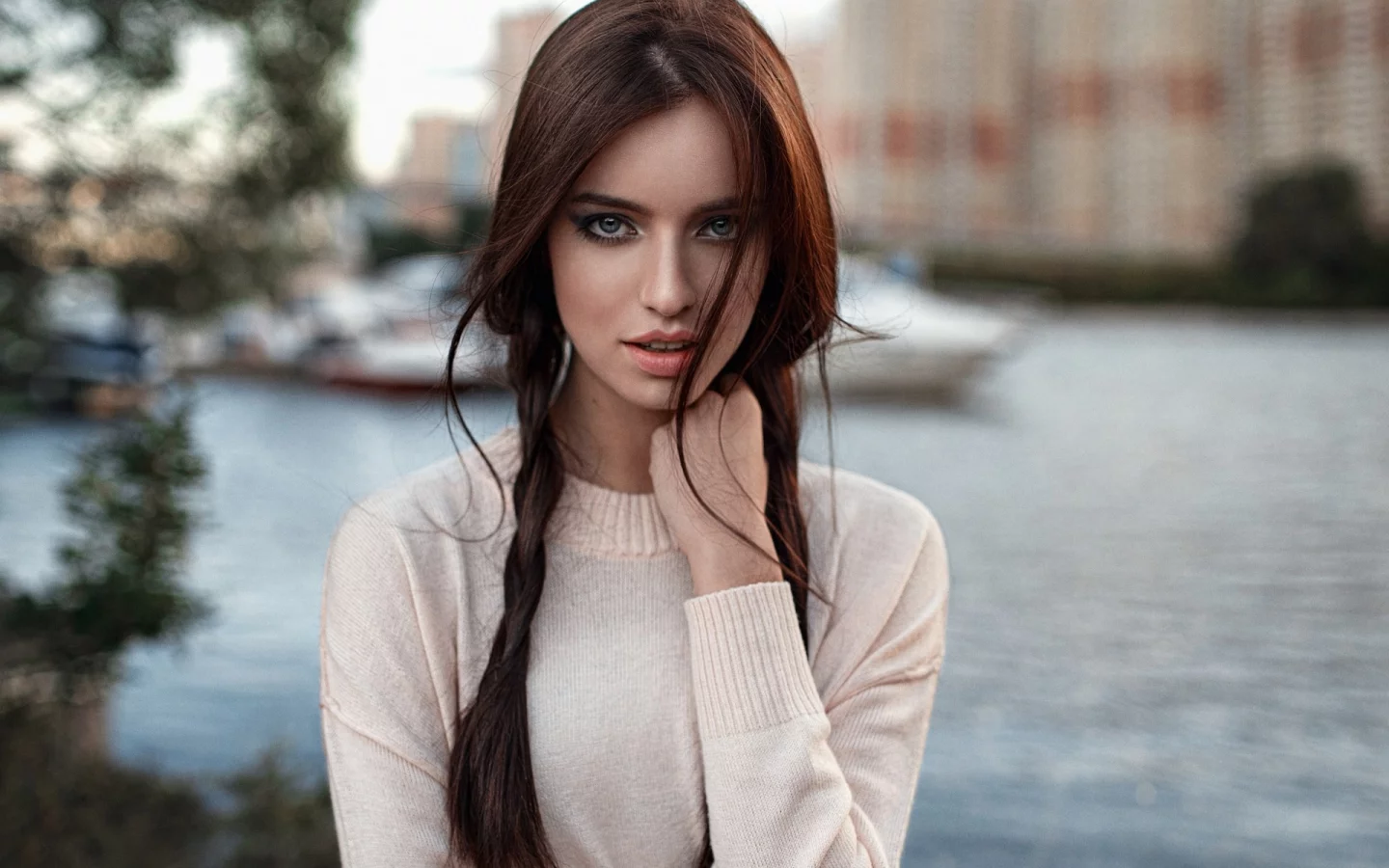 девушка, взгляд, косички, река