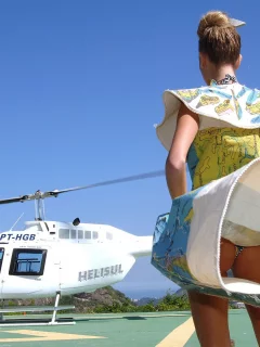 девушка, юбка, ветер, вертолёт
