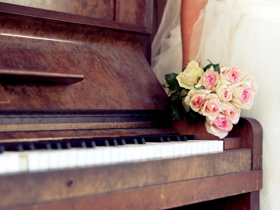 цветы, розы, букет, лежат на пианино