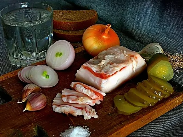 водка, сало, лук, чеснок