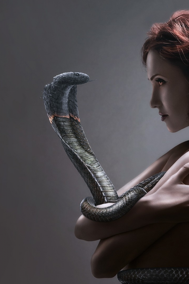 Ворафилия. Девушка Кобра. Женщина змея. Фотосессия со змеями.